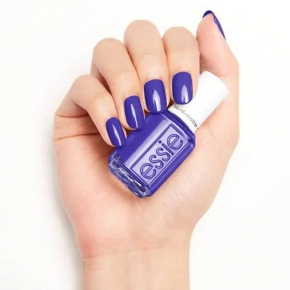Vernis à ongles - 792 Serving looks>ESSIE Clearance